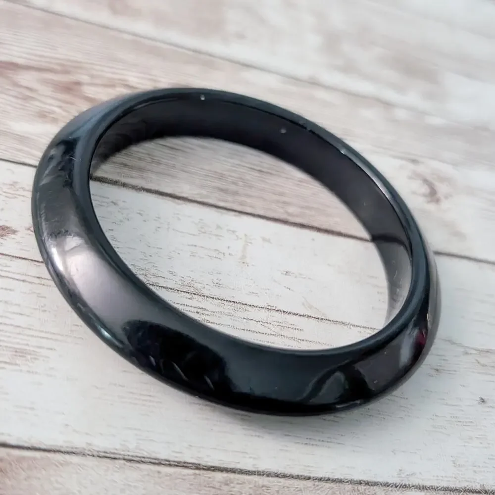 Vintage Bracelet - Black with Center Raised Crease Design 8.25